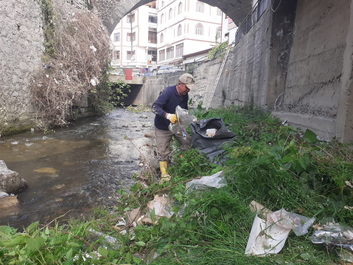 ÇANAKÇI DERESİNDE TEMİZLİK ÇALIŞMALARINA BAŞLANDI